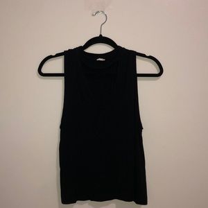 Black Sleeveless Top!
